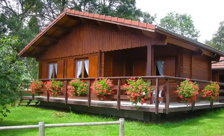 rumah kayu sederhana